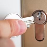 Une clé cassée dans une serrure peut être sortie, mais mieux vaut souvent changer le barillet. © Andrey Popov, Fotolia