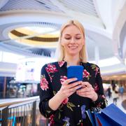 Une eSIM qui simplifie la connexion mobile à l’international.&nbsp;Crédit image: Magnific