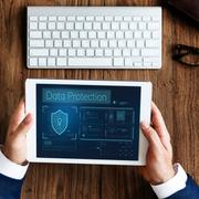 Surfshark renforce la protection des données personnelles et professionnelles des talents de la tech.&nbsp;Crédit image: Magnific