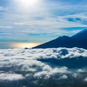 À Bali, le risque d'une éruption majeure demeure. Ici, le volcan Agung quand il était encore calme. © umike_foto, Fotolia