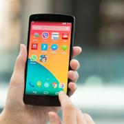 Si une publicité apparaît lorsque le smartphone est en veille, c&#39;est qu&#39;un malware s&#39;est installé sur l&#39;appareil. © Bloomicon, Shutterstock