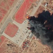 L&#39;aéroport de Kherson, tombé aux mains des militaires russes, a été transformé en base militaire que les forces ukrainiennes ont récemment bombardé. Avec succès.&amp;nbsp;© 2022 Planet Labs PBC