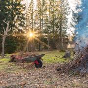 Interdiction de brûler les déchets verts ramassés au jardin.&amp;nbsp;© stefanholm, Adobe Stock