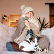 Femme qui a froid et est emmitouflée ©Tatyana Gladskih, Adobe Stock