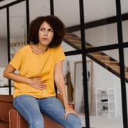 Le colorant alimentaire E129, aussi appelé «&amp;nbsp;Rouge allura AC&amp;nbsp;», est suspecté de déclencher la colite. Il est présent dans de nombreux produits alimentaires, notamment les bonbons. © Rabizo Anatolii, Adobe Stock