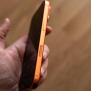 Les smartphones 5G occupent désormais tout le marché, du milieu&amp;nbsp;de gamme aux modèles très premium signés Apple ou Samsung&amp;nbsp;© vfhnb12, Adobe Stock