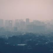 Avec la hausse des températures et la pollution atmosphérique, les villes vont devenir étouffantes.&amp;nbsp;© ttlsc, Adobe Stock