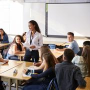  Le professeur agrégé exerce dans l’enseignement supérieur, où il donne quinze heures de cours hebdomadaires. © Monkey Business, Fotolia.