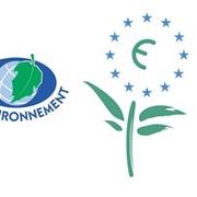 La marque NF Environnement (à gauche) et l’écolabel européen (à droite), garant de l’impact environnemental limité des produits. © DR