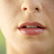 Le bain de bouche : un moyen de lutter contre la douleur. © Phovoir