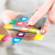 Les usages des réseaux sociaux de plus en plus déportés vers le smartphone © REDPIXEL, fotolia