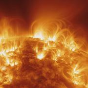 Une tempête solaire suffisamment puissante pourrait provoquer un black-out de notre réseau internet. © muratart, Adobe Stock