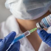 Des cas de thrombose rares, accompagnées de thrombopénie, peuvent survenir après l&#39;injection d&#39;une dose d&#39;AstraZeneca. © myskin, Adobe Stock