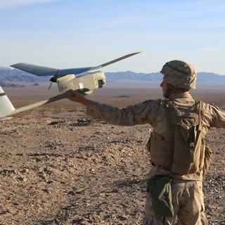 En 2018, des drones de tailles réduites étaient déjà employés par les armées. Ici, les Marines américains lancent un RQ-11 Raven. © U.S. Marine Corps&nbsp;