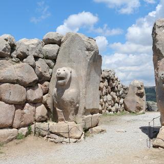 La porte des Lions d'Hattusa, située au sud-ouest de l'ancienne capitale hittite. © Bernard Gagnon, Wikimedia Commons