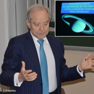 Na terça-feira, 9 de dezembro de 2014, André Brahic foi o convidado da Société astronomique de Bourgogne. O tema de sua conferência intitulada Filhos do Sol: Em busca de nossas origens e da vida no Universo cobriu tanto a origem do Sistema Solar quanto a exobiologia. © Jean-Baptiste Feldmann