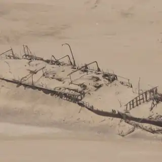 La Namibie est un cimetière de navires à ciel ouvert, abritant plusieurs épaves. Ici, l'Eduard Bohlen, naufragé sur la côte des Squelettes en 1909. © CC BY-SA 3.0, Anagoria, Wikimedia Commons