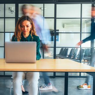 Cette intelligence artificielle pourrait bien nous rendre… un peu plus stupides. © Filadendron, iStock