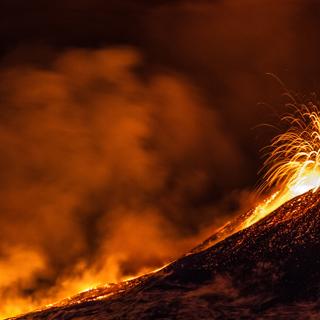 L'Etna est un volcan très atypique dont l'origine intrigue les chercheurs depuis longtemps. © Wead, Adobe Stock