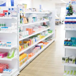 Selon une enquête Ifop de 2023, 88 % des Français ont déjà eu recours à l’automédication, un comportement de plus en plus fréquent qui peut parfois exposer à des risques méconnus. En 2025, certains médicaments courants, accessibles sans ordonnance, continuent d’inquiéter les experts. © kamol, Adobe Stock