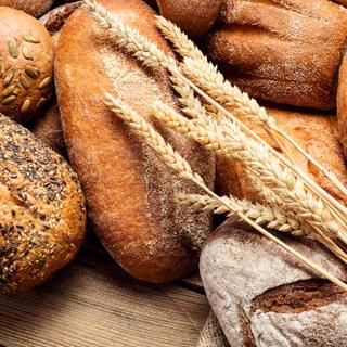 Comme le pain, de nombreux aliments que nous consommons chaque jour contiennent de l'amidon. © Pineapple studio, Adobe Stock