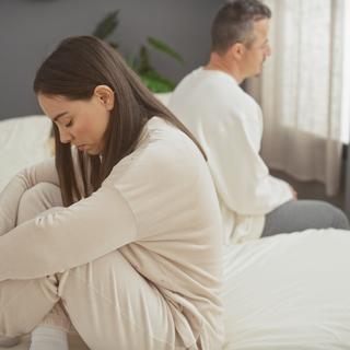 Selon une étude récente, une activité toute simple pratiquée à deux pourrait aider les couples à mieux communiquer et à gérer leurs désaccords plus sereinement. © Krakenimages.com, Adobe Stock