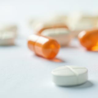 À force d’utiliser les antibiotiques, et surtout d’en abuser, les bactéries ont appris à s’adapter. © Prasert, Adobe Stock.