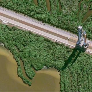 O SLS Artemis II a caminho do LC-39B, avistado por um Pléiades Neo (17 de janeiro de 2026). © Airbus Defesa e Espaço