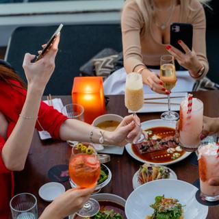 Você pode festejar consumindo apenas bebidas não alcoólicas. © Denys Gromov, Pexels