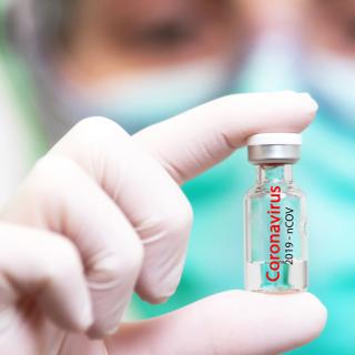 Les effets secondaires légers et brefs sont le témoin de la bonne stimulation du système immunitaire après un vaccin. © herraez, IStock photo&nbsp;