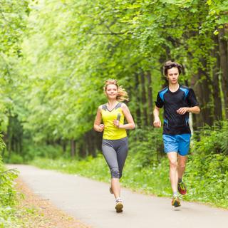 Correr estimula a produção de células-tronco na medula óssea de camundongos. © Satura, Adobe Stock