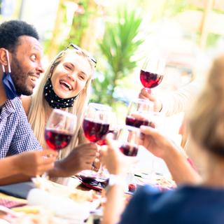 Dans tous les cas, nous devons apprendre à vivre avec le virus. © charmedlightph, Adobe Stock