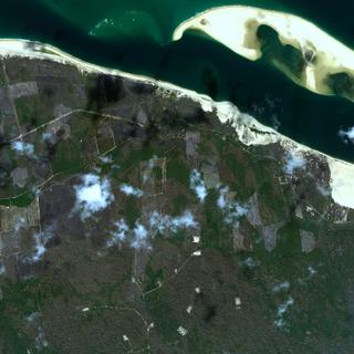 À proximité de&amp;nbsp;la dune du Pilat, l'incendie est contenu et maîtrisé sur cette image satellitaire acquise le 19 juillet par un satellite Pléiades NEO d'Airbus. © Airbus DS 2022