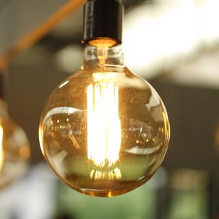 Réduire sa consommation énergétique permet d'alléger les factures ! © Burak Kebapci, Pexels&nbsp;