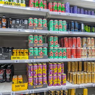 Consommer trop de boissons énergisantes peut nuire à la santé. © Henry Saint John, Adobe Stock