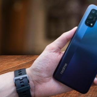 Le Realme 7 5G passe sous les 210 € sur Amazon avec 8 Go de RAM et un écran 120 Hz