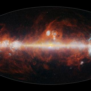 O observatório SPHEREx da NASA mapeou todo o céu em 102 cores infravermelhas, conforme mostrado nesta imagem divulgada em 18 de dezembro de 2025. Esta imagem apresenta uma seleção de cores emitidas principalmente por estrelas (azul, verde e branco), hidrogênio quente (azul) e poeira cósmica (vermelho). © NASA, JPL-Caltech