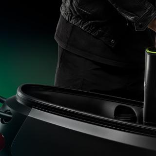 Le prototype de batterie à électrolyte solide au lithium céramique développé utilise le même format que les batteries Gogoro actuelles. © Gogoro