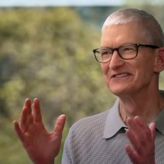 Tim Cook responde a perguntas de David Pogue. © CBN Notícias