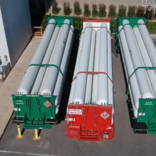 Para operar a célula de combustível, grandes tanques de hidrogênio foram colocados fora do data center. ©Microsoft