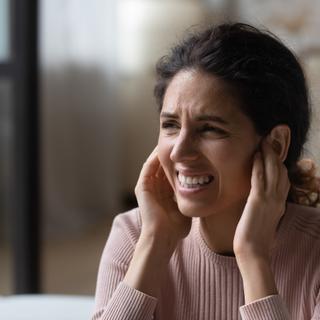 Les acouphènes touchent environ&nbsp;10 % de la&nbsp;population adulte. © Fizkes, Adobe Stock