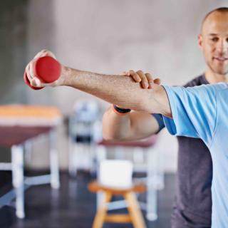 L'activité physique adaptée permet de prévenir l'apparition ou l'aggravation de maladies. © Yuri Arcurs/peopleimages.com, Adobe stock