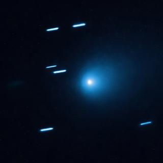 Des chercheurs espagnols ont observé des cryovolcans en éruptions à la surface de la comète interstellaire&nbsp;3I/Atlas. © overlays-textures, Adobe Stock