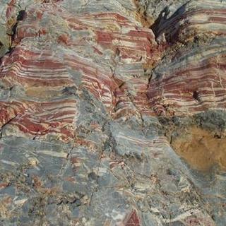 Les formations rubanées du craton de Pilbara d'Australie occidentale, en jaspe rouge. © Hiroshi Ohmoto/Yumiko Watanabe