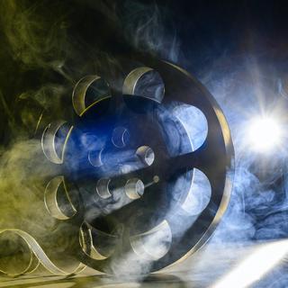 Les COV (composés organiques volatils) émis lors des projections de films sont un indicateur du type de scène qui se déroule à l’écran. © filins, Adobe Stock