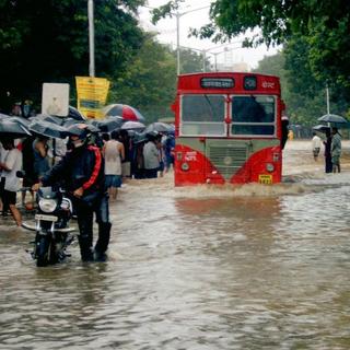 En 2005, l'Inde a connu une mousson particulièrement violente. Huit cents personnes ont trouvé la mort, un tiers de la ville s'est retrouvé inondé et des précipitations record de 942 mm ont été enregistrées. © Hitesh Ashar, Wikipedia, cc by 2.0