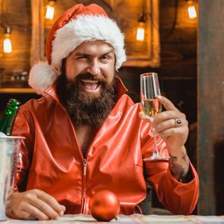 Selon une étude scientifique, les personnes qui vivent dans des régions plus froides et moins ensoleillées boivent plus d’alcool que les autres. © tverdohlib, Fotolia