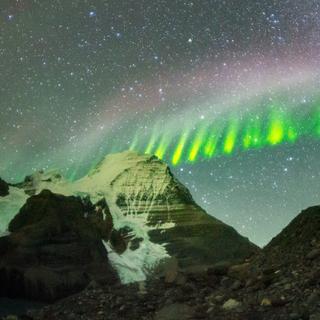 O fenómeno Steve – do qual podemos ver claramente a parte da “cerca verde” aqui – foi observado pela primeira vez há alguns anos. Este não é um fenômeno de aurora boreal e os pesquisadores ainda estão lutando para explicá-lo. ©Libor, Adobe Stock
