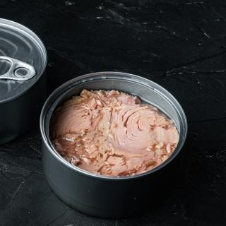 Na Europa, as latas de atum estão todas contaminadas com níveis de mercúrio acima do limite autorizado. © Ilia Nesolenyi, Shutterstock.com