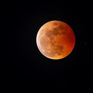 Para alguns sortudos, a Lua ficará vermelha nesta terça-feira, 3 de março de 2026, por ocasião do último eclipse total programado antes do final de 2028. © alenthien, Adobe Stock